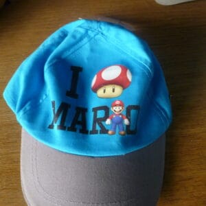 Super Mario pet 1 maat en kan versteld worden