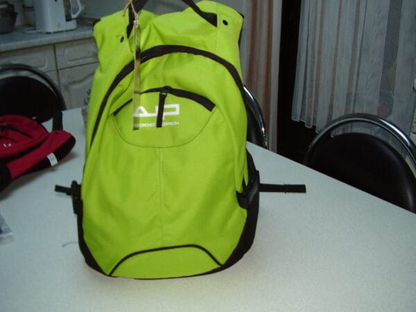 Body Pack rugzak felle groen 43x30x17cm 1 grootvak en opzij een zakje voor een flesje water