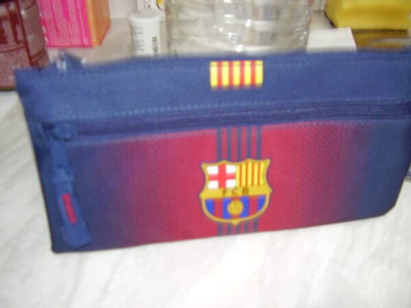 Barcelona pennezak ref 811325029 1 hoodvak en opzij nog een vakje met rits 22x11cm
