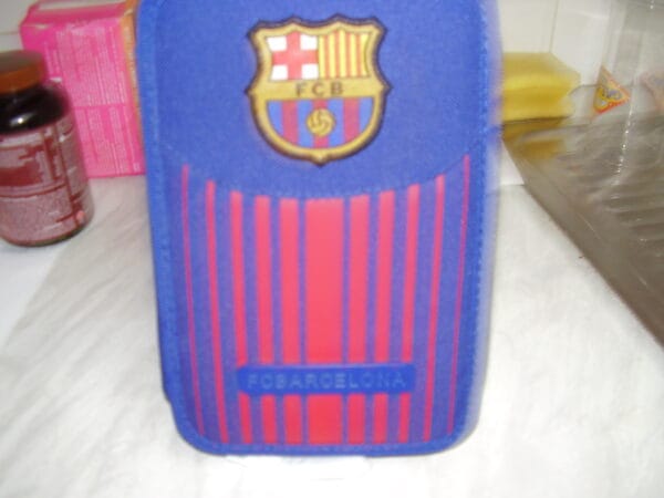 Barcelona gevulde pennezak ref411729054 2 ritsen 20.50x13.50x5cm