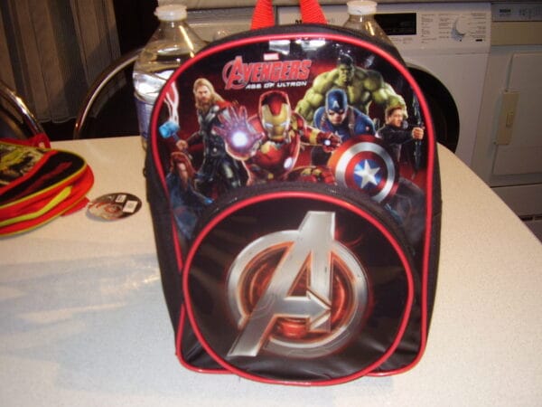 Avengers rugzak 1098 31x25x12cm 1 groot vak en kleine vak
