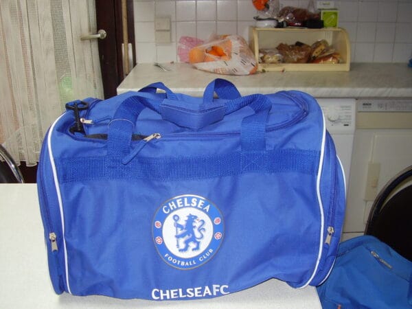 Chelsea sportzak 48x32x28cm 1 groot vak en opzij kleine vakjes
