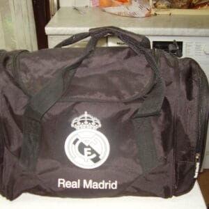 Real Madrid zwart sportzak 46x22x31cm 1 groot vak en opzij een kleine vakje