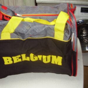 Belgie sportzak 42x30x27cm 1 groot vak en opzij een kleine vakje