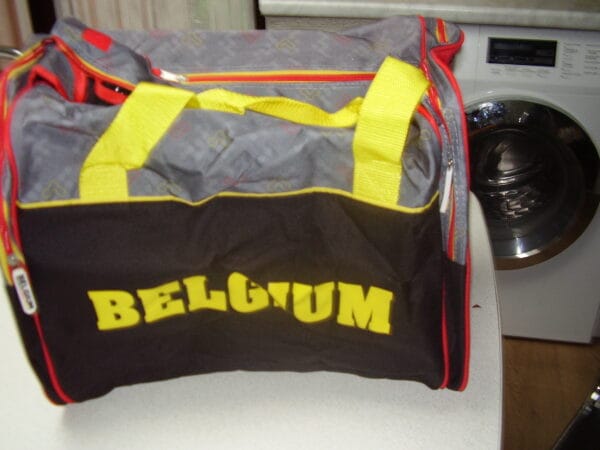 Belgie sportzak 42x30x27cm 1 groot vak en opzij een kleine vakje