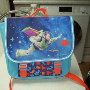 Toy Story boekentas 29x27cm TOY808147 met kleefband 1 groot vak en van voren een klein vakje