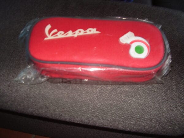 Vespa pennebox rood