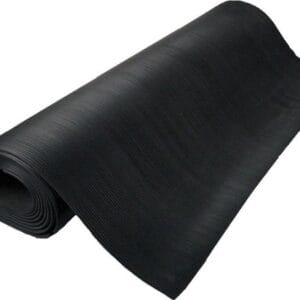 Rubberen dartmat met afmetingen 60cm x 300cm.