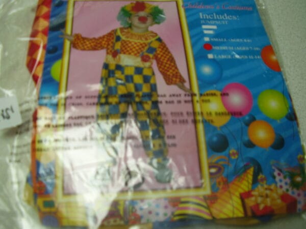 Clouwn pak kind includes jumpsuit