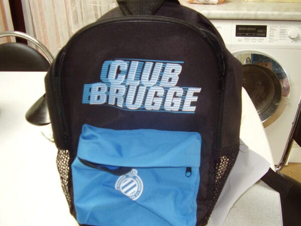 Club Brugge rugzak 35x30cm 1 hoofvak en vooraan een kleine vak