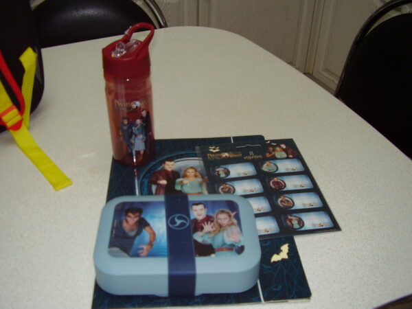 Nachtwacht schoolset 2 rollen kaftpapier etiket elastische map ringmap drinkfles brooddoos