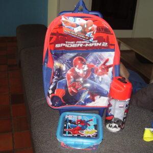 Spiderman gevulde kleine trolly (kleuters) kleine trolley koekjesdoos en drinkfles