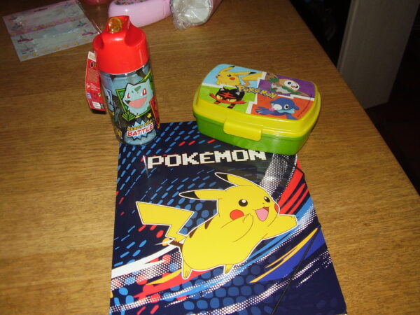 Pokemon schoolset met drinkfles brooddoos elastische map,