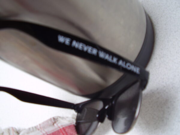 Club Brugge zonnebril met opzij WE NEVER WALK ALONE - Afbeelding 2