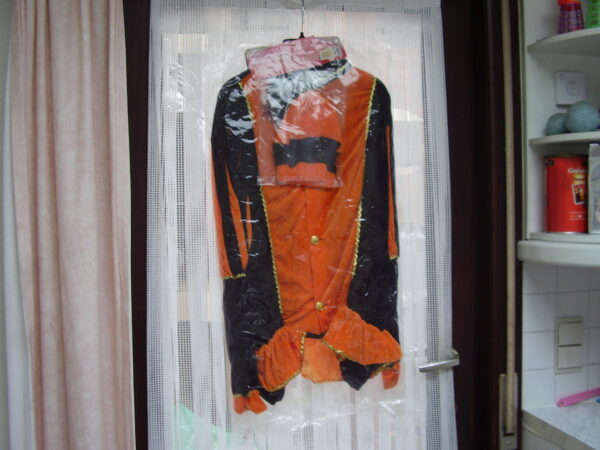 Zwarte piet pak oranje maat xl Baret met veer,hesje,broek