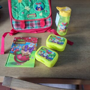Plop gevulde boekentas met 2 koekjesdoos 1 drinkfles 1 vriendenboek