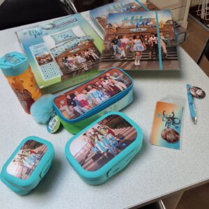 Like Me dekbedovertrek 1 pers katoen elastobox elastische map drinkfles pennebox brooddoos 2x koekjesdoos sleutelhanger stylo